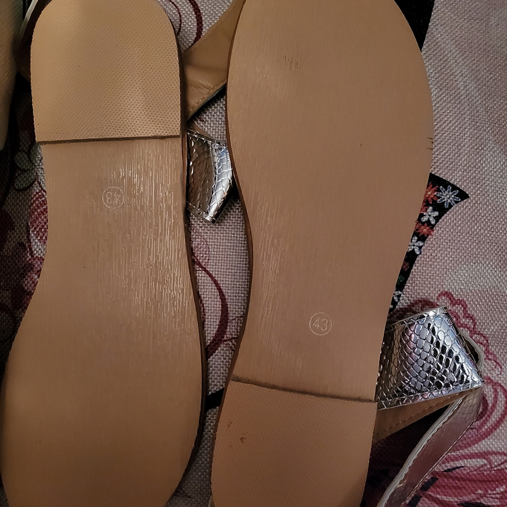 Sandals - Picture 3 of 3